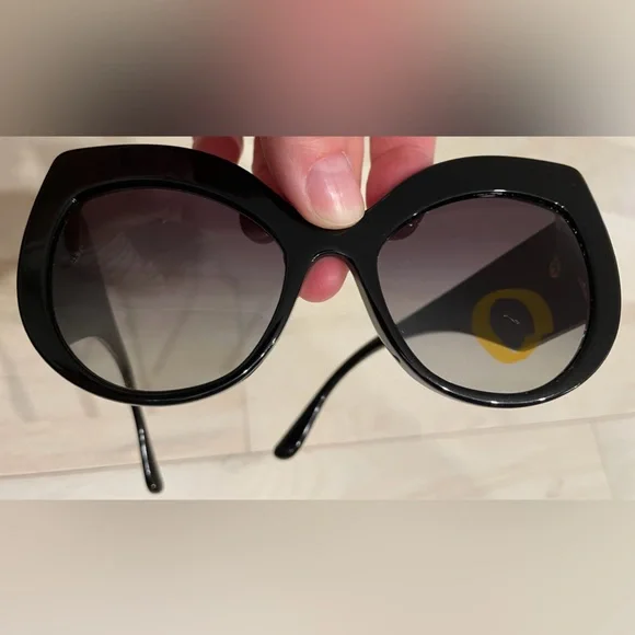 Original DOLCE & GABBANA EYEWEAR
Cat-Eye Oversized Sunglasses - Picture 3 of 3